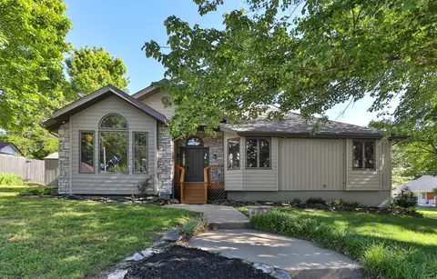 639 E Mcarthur Dr, Springfield, MO 65810