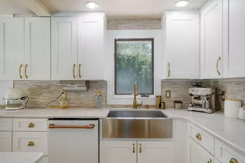 Kitchen - 4932 E Farm Road 166, Springfield, MO 65809 photo 4 of 4