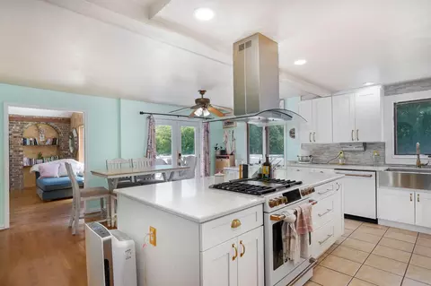 Kitchen - 4932 E Farm Road 166, Springfield, MO 65809 photo 3 of 4