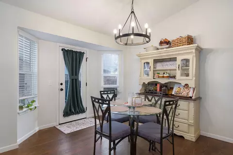 Entry Way - 2182 W Drake St, Springfield, MO 65810 photo 4 of 6