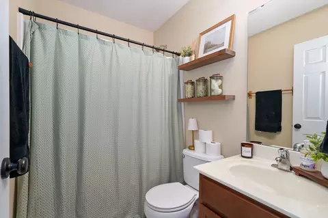 Bath - 2182 W Drake St, Springfield, MO 65810 photo 2 of 2