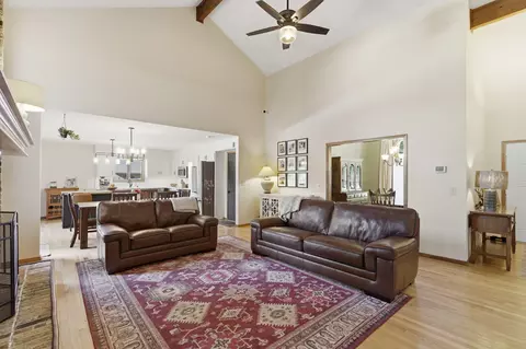 Living - 3407 S Valley View Ave, Springfield, MO 65804 photo 4 of 5