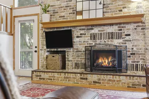 Living - 3407 S Valley View Ave, Springfield, MO 65804 photo 2 of 5