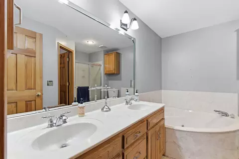 Bath - 3407 S Valley View Ave, Springfield, MO 65804 photo 1 of 3