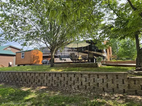 175 Cedar Glade Dr, Hollister, MO 65672