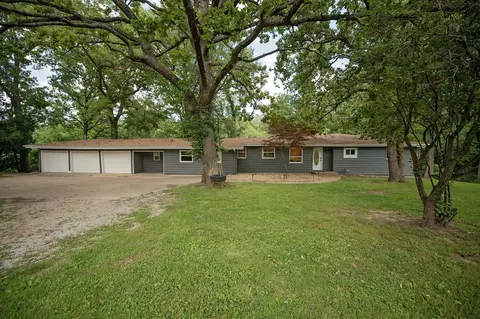 106 W Secluded Ln, Nixa, MO 65714