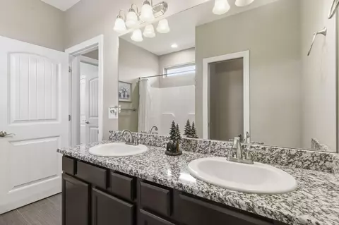 Bath - 479 Southview Dr, Branson, MO 65616 photo 3 of 3