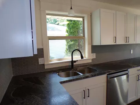 Kitchen - 2735 W Westview St, Springfield, MO 65807 photo 5 of 6