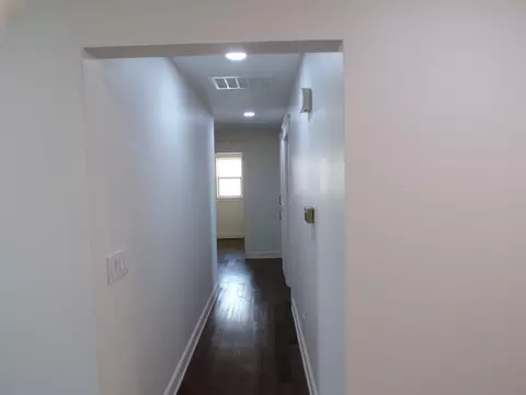 Entry Way - 2735 W Westview St, Springfield, MO 65807 photo 3 of 4