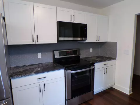 Kitchen - 2735 W Westview St, Springfield, MO 65807 photo 2 of 6