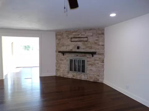 Living - 2735 W Westview St, Springfield, MO 65807 photo 1 of 2