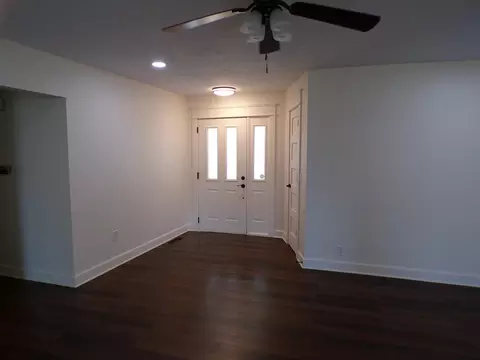 Entry Way - 2735 W Westview St, Springfield, MO 65807 photo 1 of 4