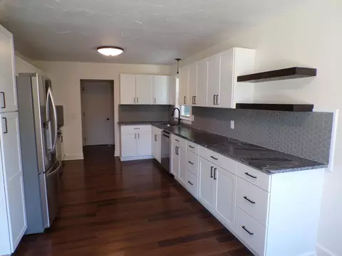 Kitchen - 2735 W Westview St, Springfield, MO 65807 photo 4 of 6