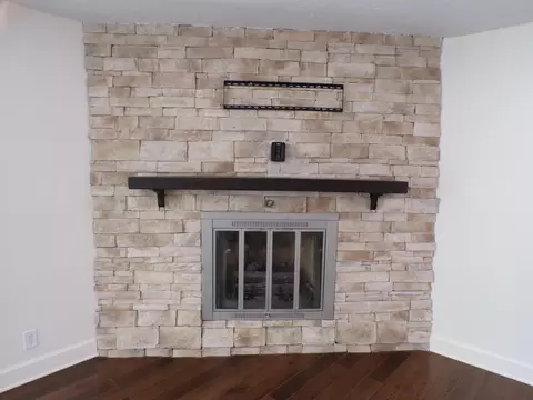 Living - 2735 W Westview St, Springfield, MO 65807 photo 2 of 2