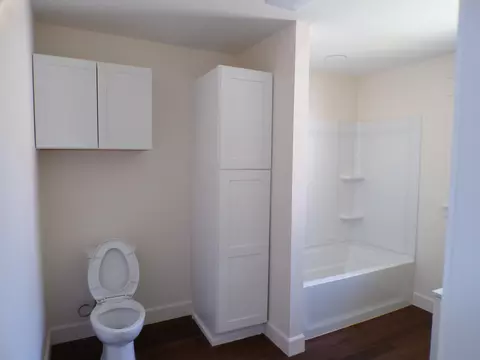 Bath - 2735 W Westview St, Springfield, MO 65807 photo 4 of 7