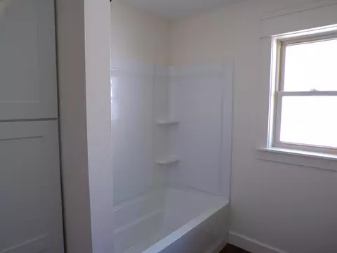 Bath - 2735 W Westview St, Springfield, MO 65807 photo 5 of 7