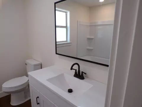 Bath - 2735 W Westview St, Springfield, MO 65807 photo 2 of 7
