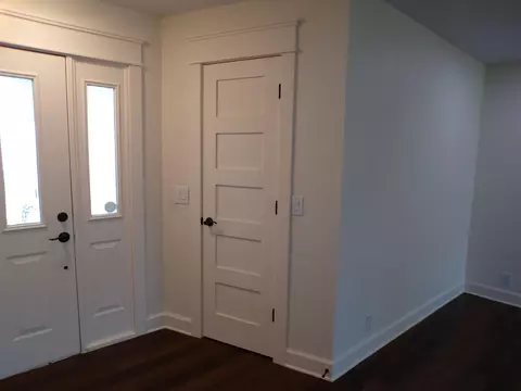 Entry Way - 2735 W Westview St, Springfield, MO 65807 photo 2 of 4