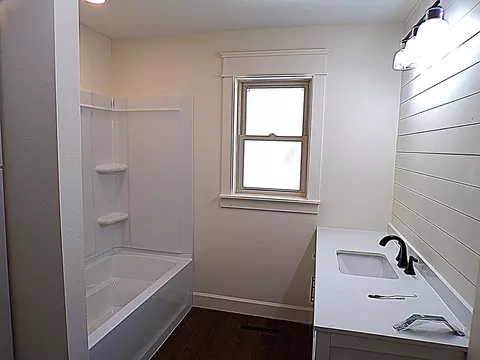 Bath - 2735 W Westview St, Springfield, MO 65807 photo 6 of 7