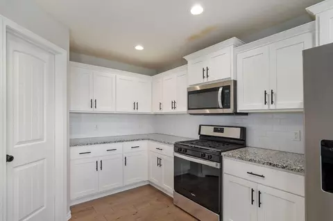 Kitchen - 5607 W Pine St, Springfield, MO 65802 photo 2 of 2