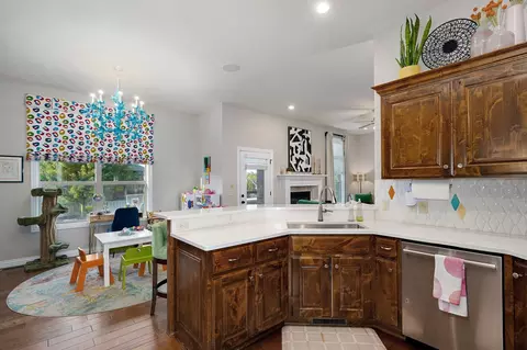 Kitchen - 1653 N Oakfair Pl, Springfield, MO 65802 photo 4 of 4