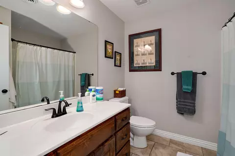 Bath - 1653 N Oakfair Pl, Springfield, MO 65802 photo 4 of 4