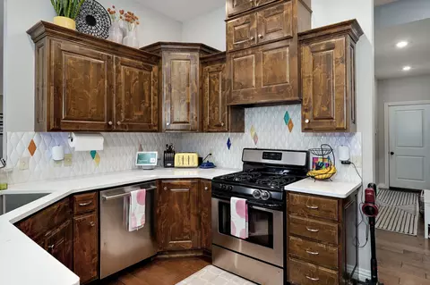 Kitchen - 1653 N Oakfair Pl, Springfield, MO 65802 photo 2 of 4