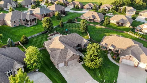 View/Area - 1653 N Oakfair Pl, Springfield, MO 65802 photo 1 of 10