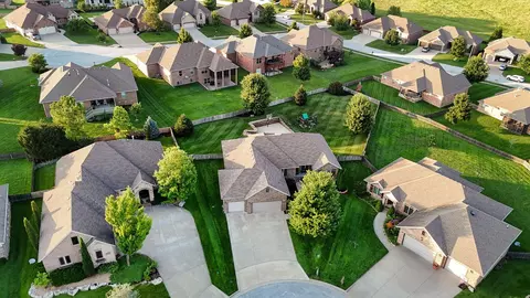 View/Area - 1653 N Oakfair Pl, Springfield, MO 65802 photo 3 of 10