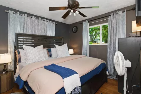 Bedroom - 2804 W Whiteside St, Springfield, MO 65807 photo 3 of 4