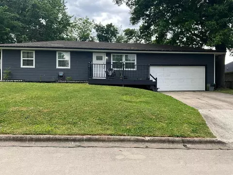 2804 W Whiteside St, Springfield, MO 65807