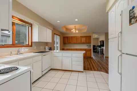 Kitchen - 654656 Pine Ridge St, Marshfield, MO 65706 photo 3 of 4