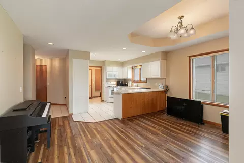 Living - 654656 Pine Ridge St, Marshfield, MO 65706 photo 9 of 9