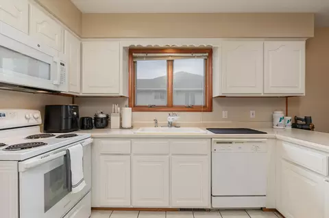Kitchen - 654656 Pine Ridge St, Marshfield, MO 65706 photo 4 of 4