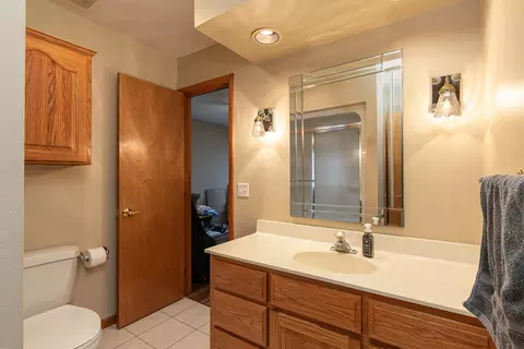 Bath - 654656 Pine Ridge St, Marshfield, MO 65706 photo 6 of 7