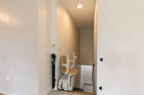 Entry Way - 654656 Pine Ridge St, Marshfield, MO 65706 photo 4 of 8