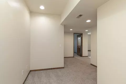 Entry Way - 654656 Pine Ridge St, Marshfield, MO 65706 photo 5 of 8