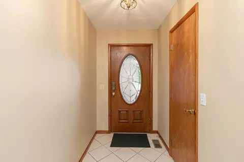 Entry Way - 654656 Pine Ridge St, Marshfield, MO 65706 photo 6 of 8