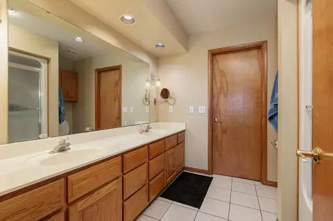 Bath - 654656 Pine Ridge St, Marshfield, MO 65706 photo 5 of 7