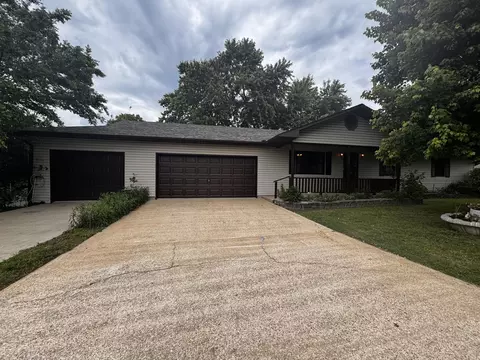 1017 N Summit Ave, Willow Springs, MO 65793