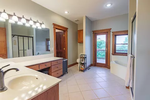 Bath - 449 Greenway Dr, Galena, MO 65656 photo 5 of 11