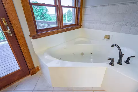 Bath - 449 Greenway Dr, Galena, MO 65656 photo 9 of 11