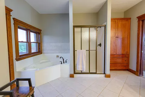 Bath - 449 Greenway Dr, Galena, MO 65656 photo 8 of 11