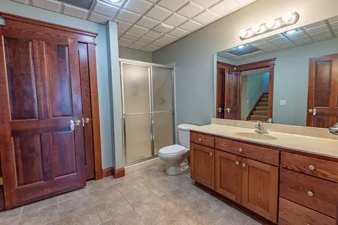 Bath - 449 Greenway Dr, Galena, MO 65656 photo 10 of 11