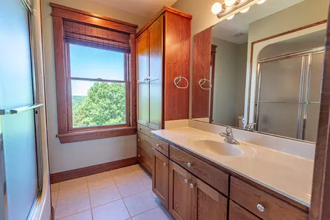 Bath - 449 Greenway Dr, Galena, MO 65656 photo 4 of 11