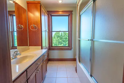 Bath - 449 Greenway Dr, Galena, MO 65656 photo 2 of 11