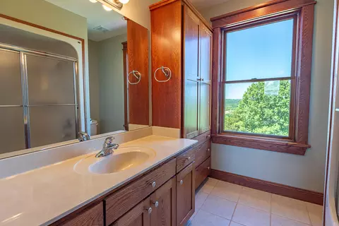 Bath - 449 Greenway Dr, Galena, MO 65656 photo 3 of 11
