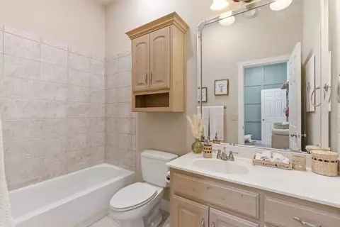 Bath - 6440 S Meadowview Dr, Ozark, MO 65721 photo 3 of 4