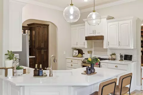 Kitchen - 6440 S Meadowview Dr, Ozark, MO 65721 photo 2 of 4