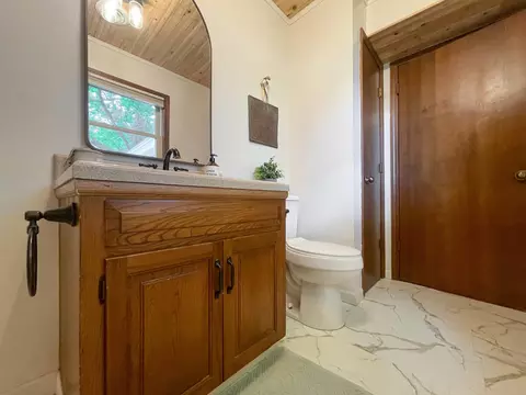 Bath - 3032 E Covington St, Springfield, MO 65804 photo 6 of 6